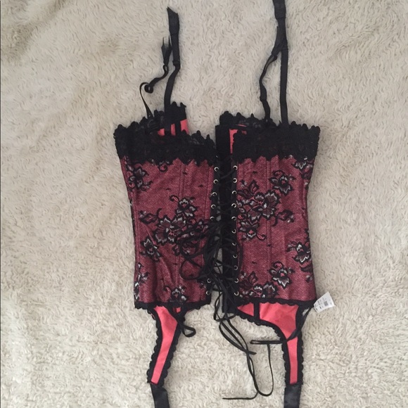 Beautiful lace girdle - Picture 2 of 3